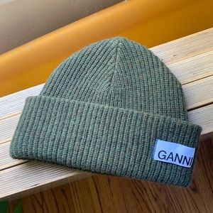 GANNI Beanie in Olive